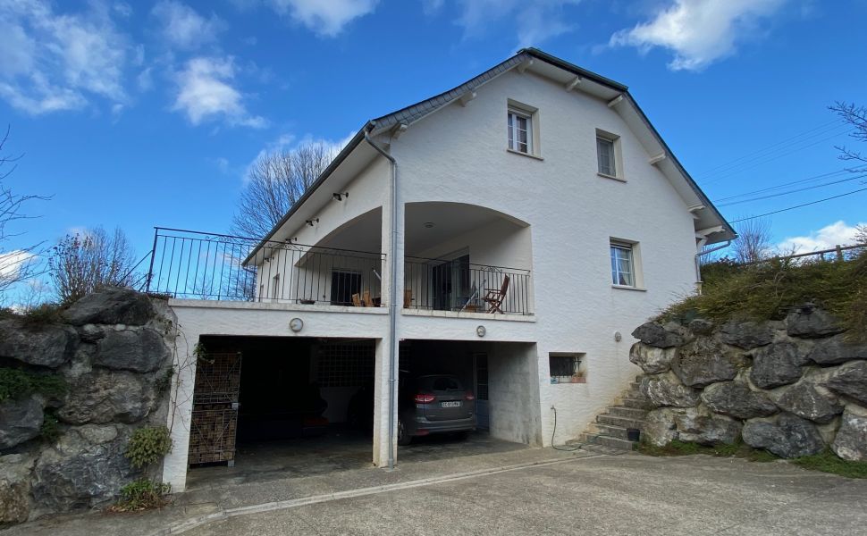  Maison contemporaine avec vues spectaculaires proche d'un village Pyreneen